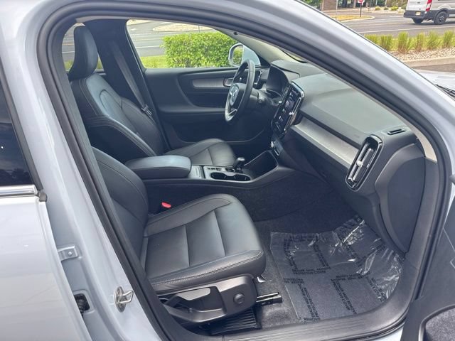 Certified 2025 Volvo XC40 B5 Core AWD/4WD image 13