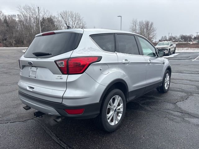 Used 2019 Ford Escape SE image 3