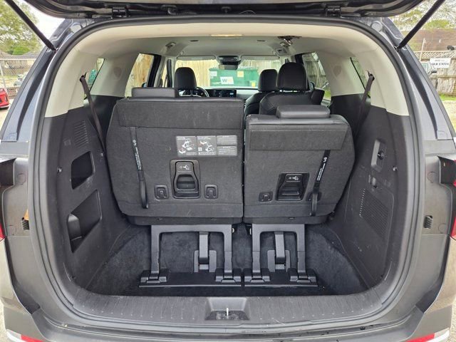 Used 2025 Kia Carnival image 7