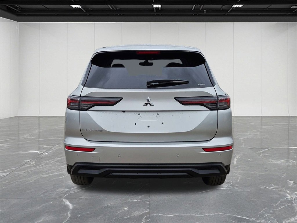 New 2025 Mitsubishi Outlander ES image 4