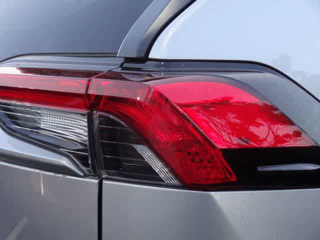 Used 2023 Toyota RAV4 LE AWD/4WD image 17