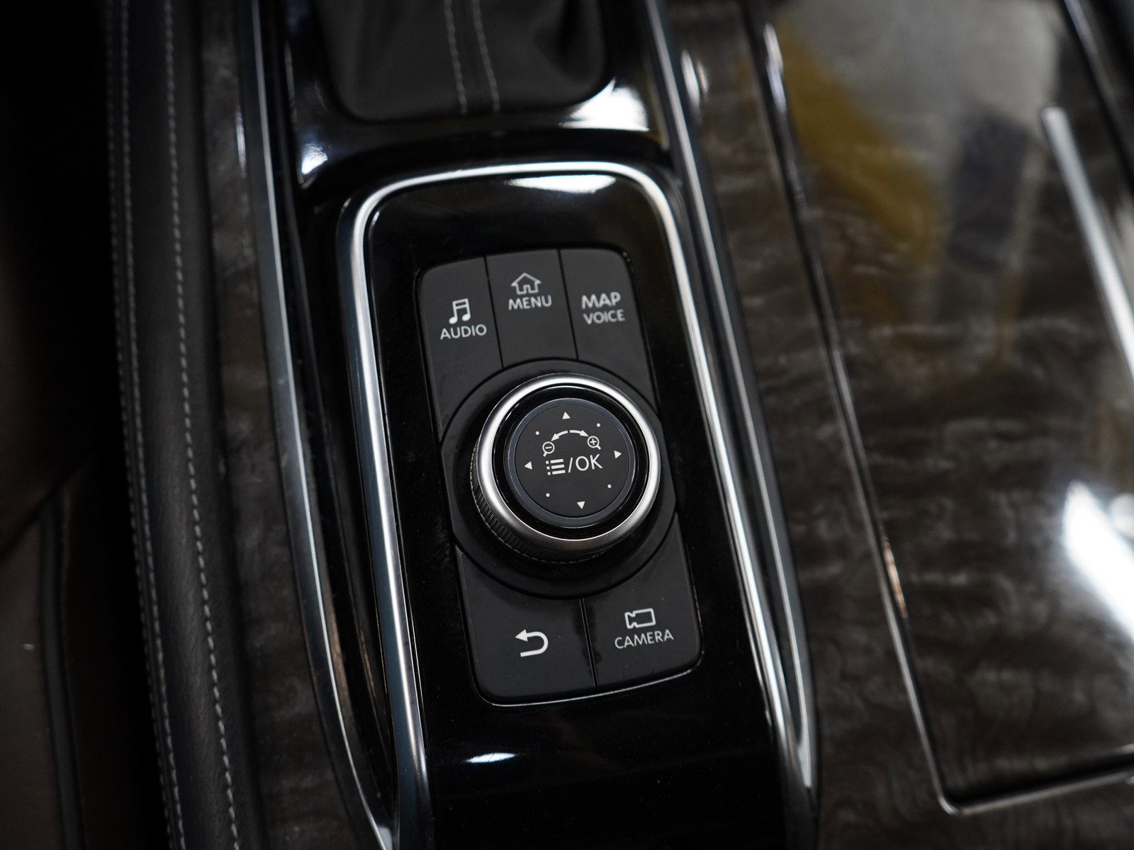 Used 2023 Nissan Armada Platinum w/ Captain's Chairs Package image 27