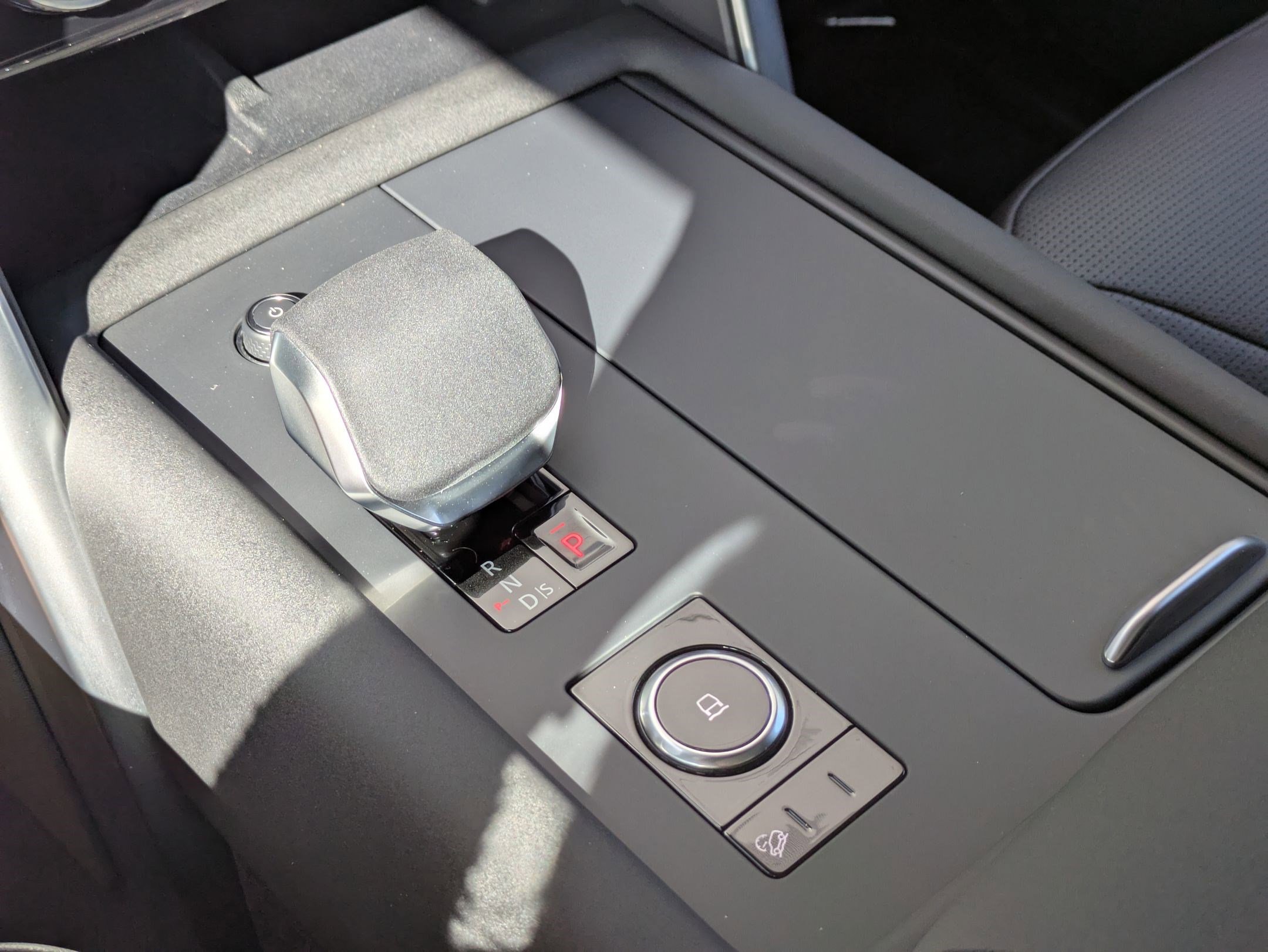 New 2025 Land Rover Discovery S image 15