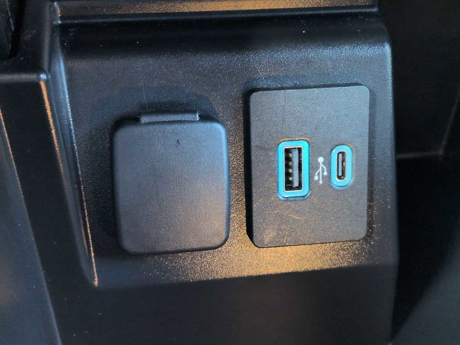 Used 2023 Ford Explorer XLT w/ Equipment Group 202A image 31