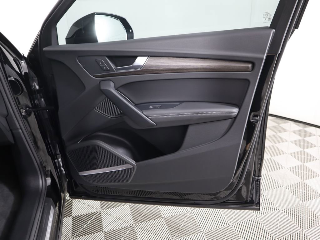 Certified 2025 Audi Q5 2.0T Premium Plus w/ Premium Plus Package image 26