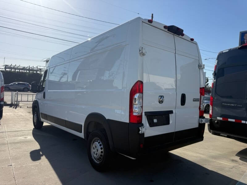 Used 2024 RAM ProMaster 2500 w/ Convenience Group FWD image 5