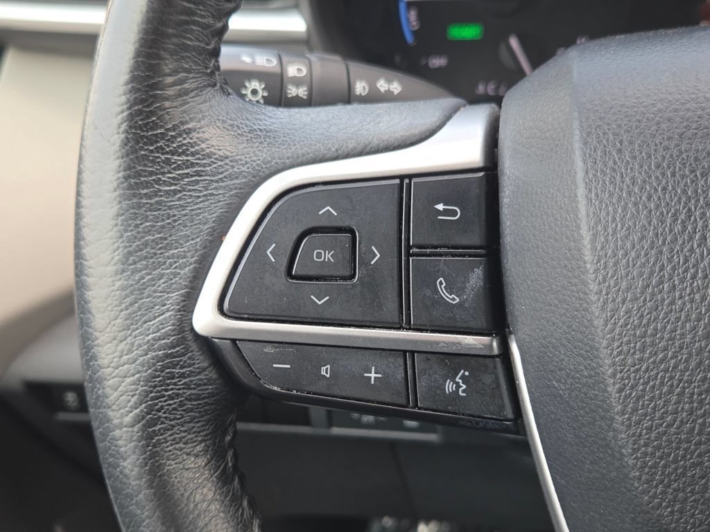 Used 2024 Toyota Sienna XLE FWD image 19