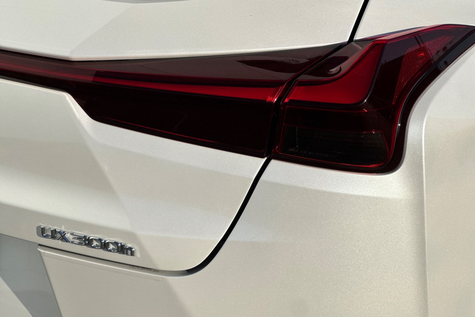 Used 2025 Lexus UX 300h FWD w/ Accessory Package (Z2) image 32