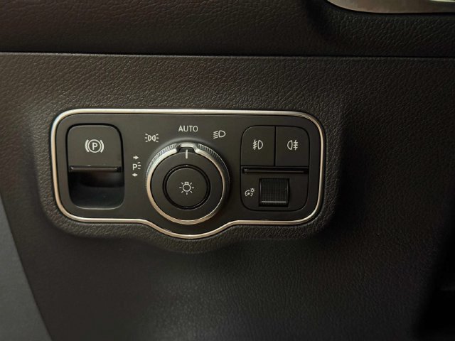 Used 2024 Mercedes-Benz GLB 250 4MATIC image 21