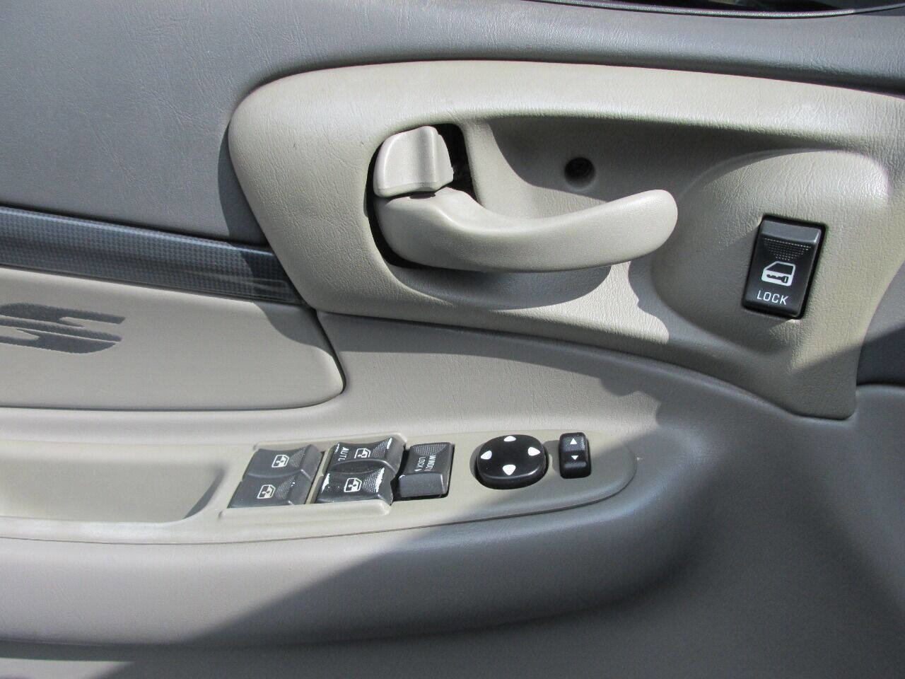 Used 2005 Chevrolet Impala SS w/ Sun And Sound Package image 29