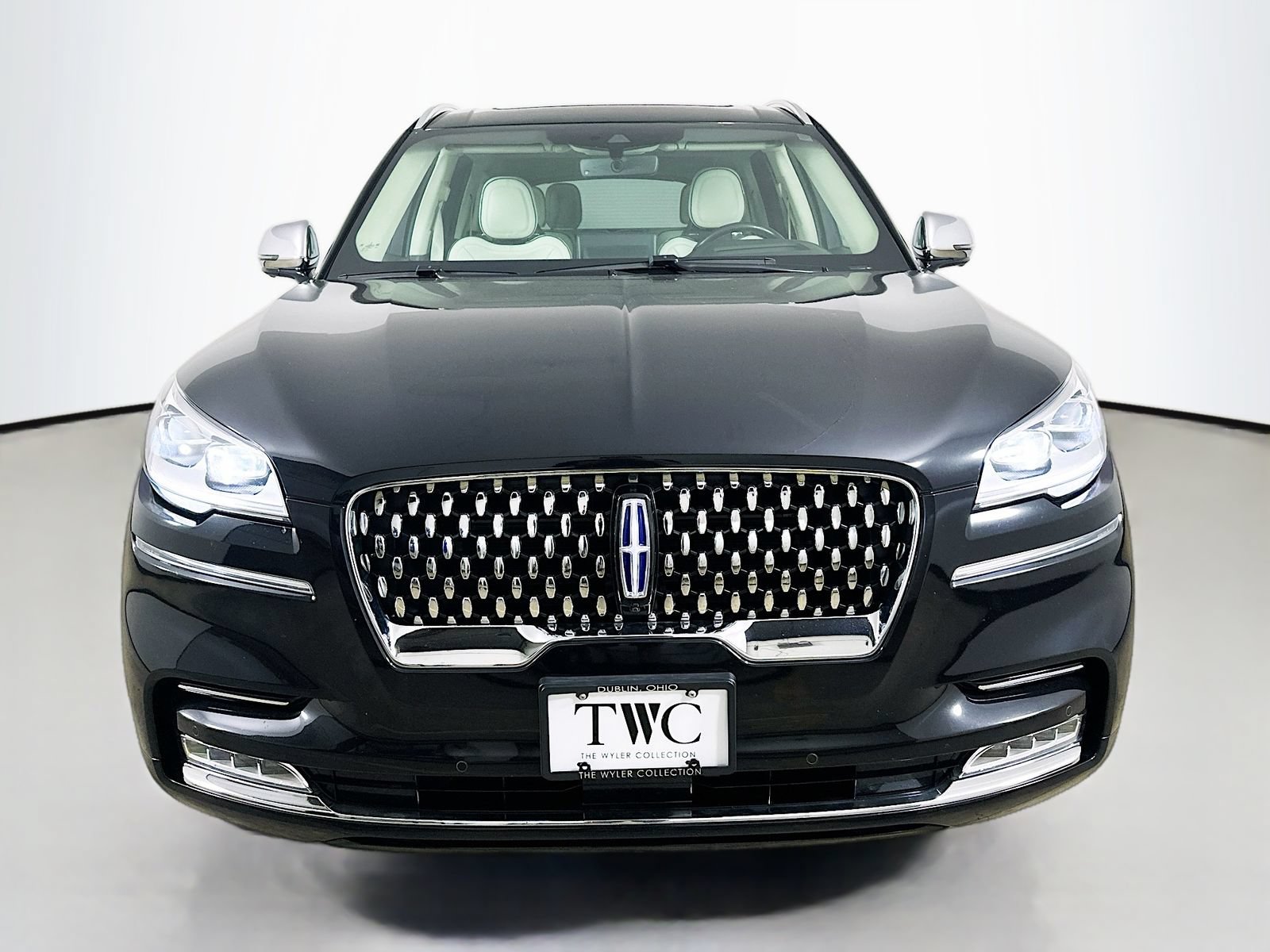 Used 2020 Lincoln Aviator Black Label Grand Touring w/ Class IV Trailer Tow Package AWD/4WD image 2