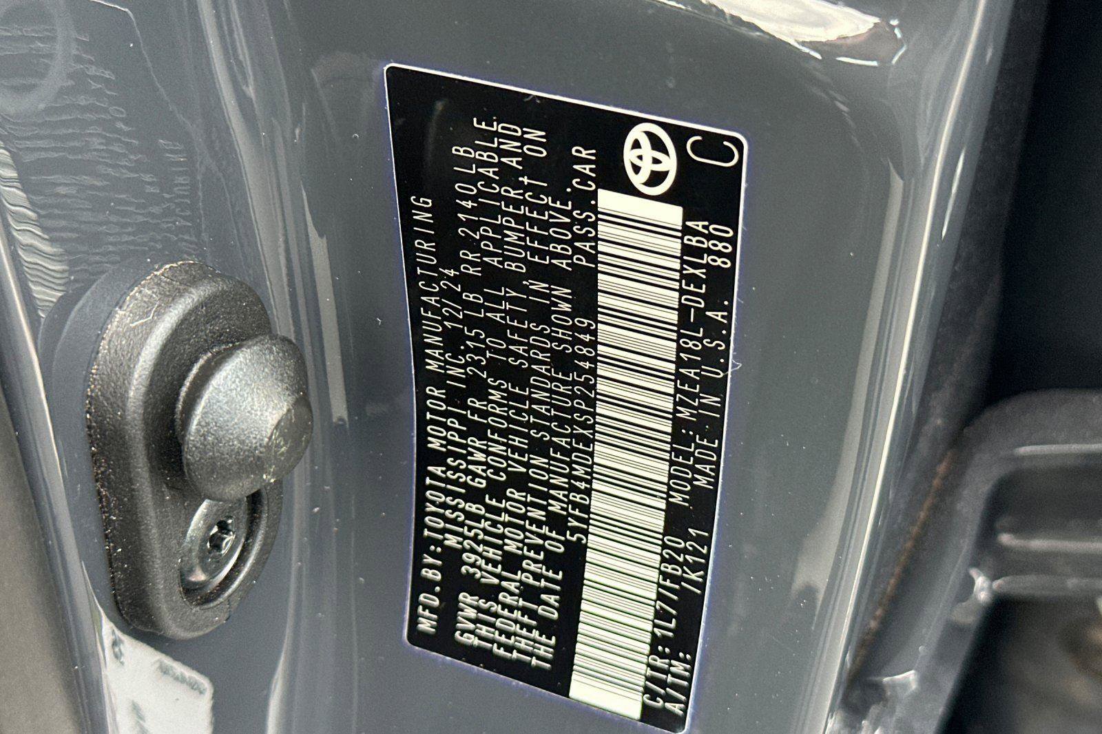 Used 2025 Toyota Corolla LE image 26