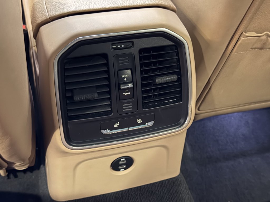 Certified 2024 Porsche Macan AWD/4WD image 24