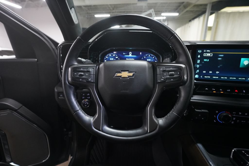 Used 2024 Chevrolet Silverado 1500 High Country w/ Technology Package AWD/4WD image 4
