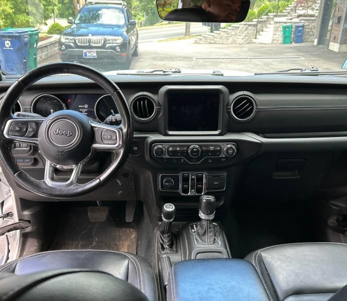 Used 2022 Jeep Wrangler Unlimited Sahara w/ Cold Weather Group AWD/4WD image 10