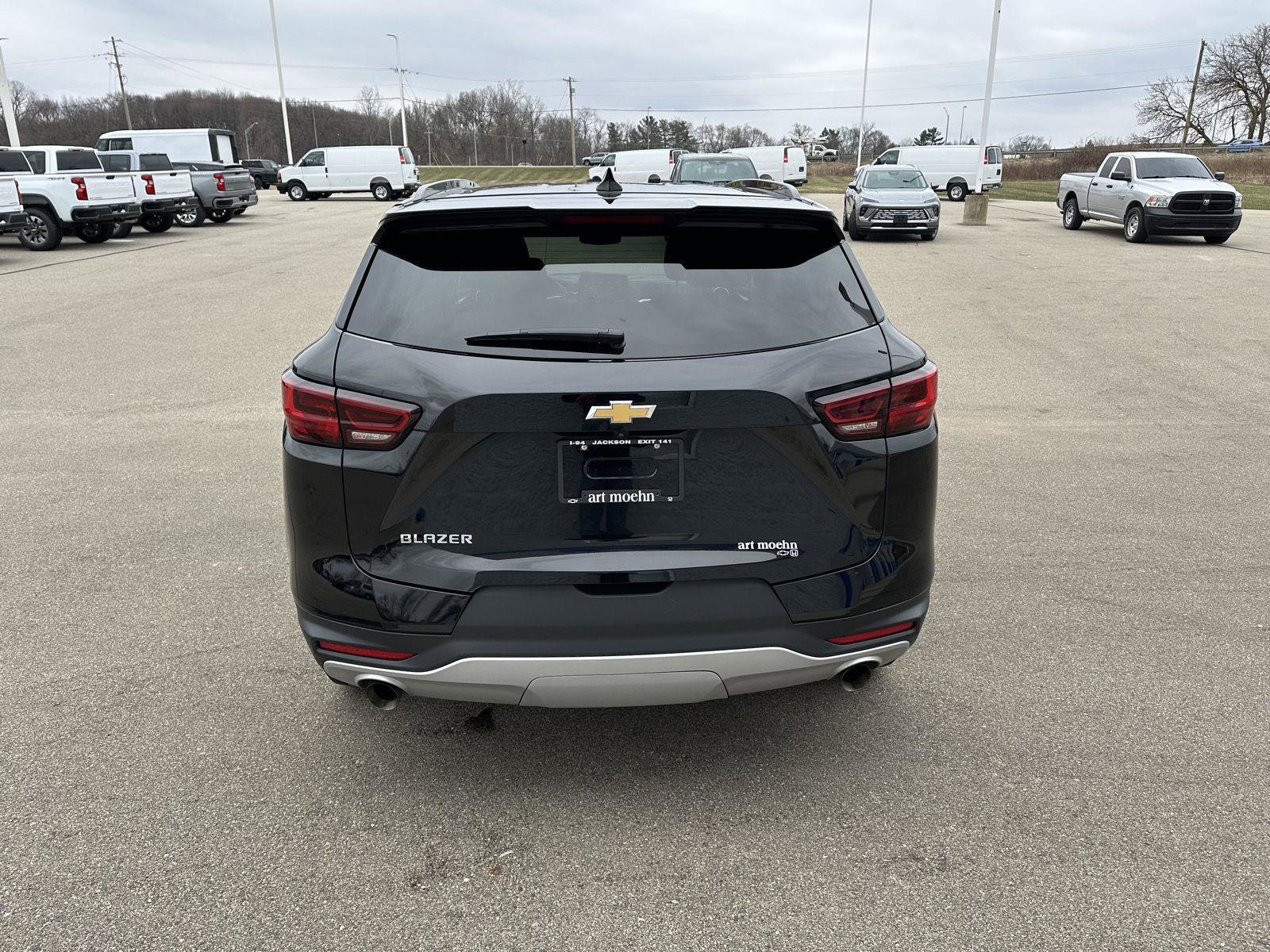 Used 2024 Chevrolet Blazer LT w/ Convenience Package FWD image 2