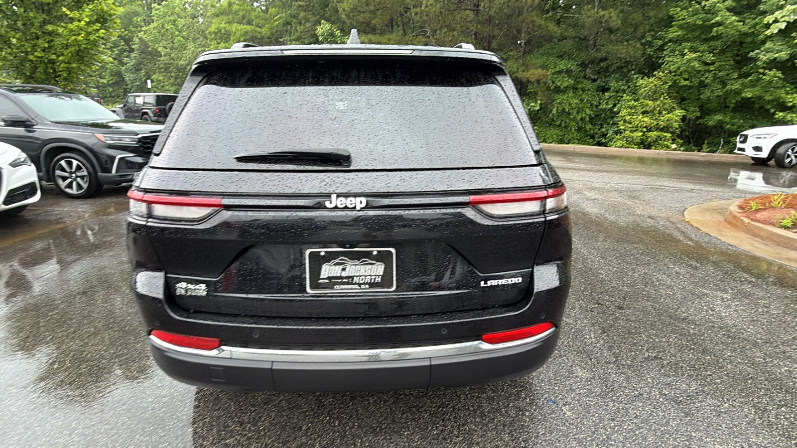 Used 2024 Jeep Grand Cherokee Laredo w/ Luxury Tech Group I AWD/4WD image 9