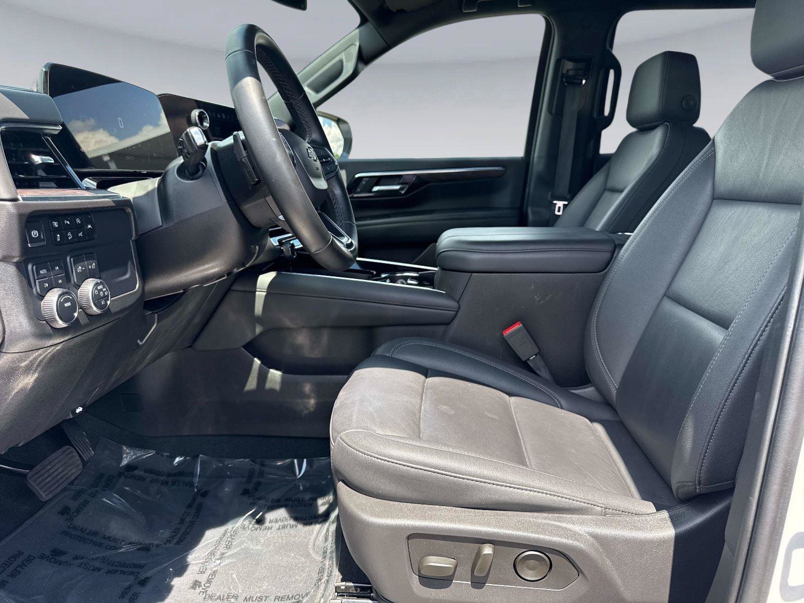 Used 2025 Chevrolet Suburban Z71 AWD/4WD image 23