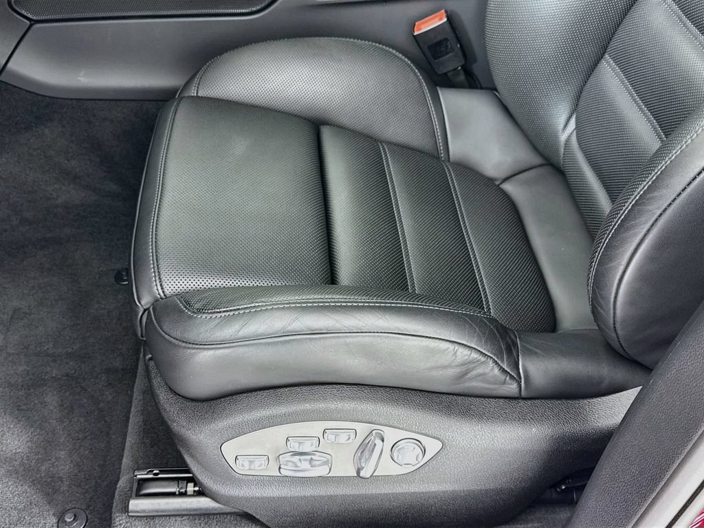 Certified 2025 Porsche Macan AWD/4WD image 13