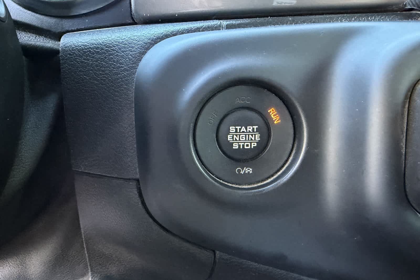 Used 2020 Jeep Wrangler Unlimited Sahara AWD/4WD image 31