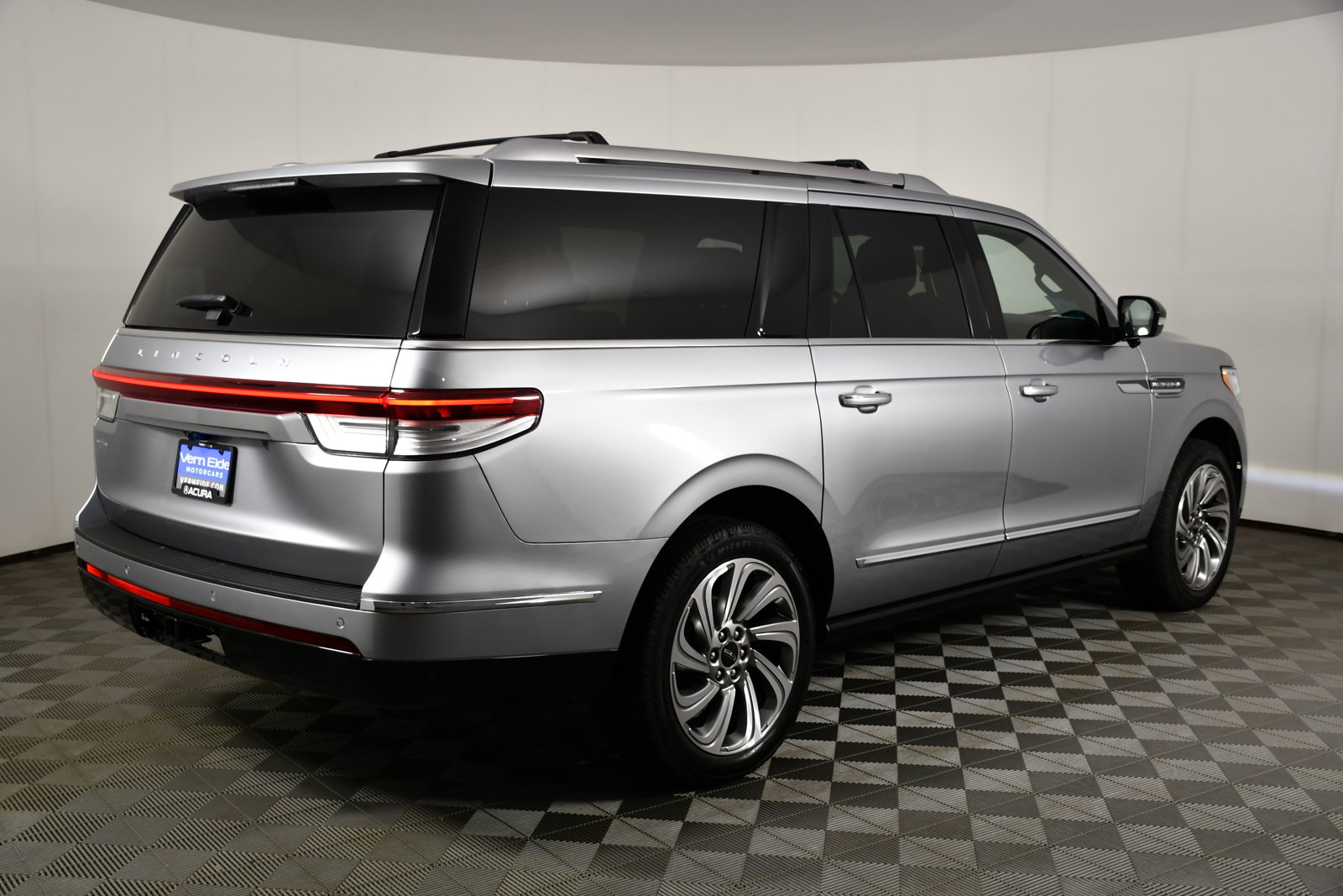 Used 2023 Lincoln Navigator L Reserve AWD/4WD image 6