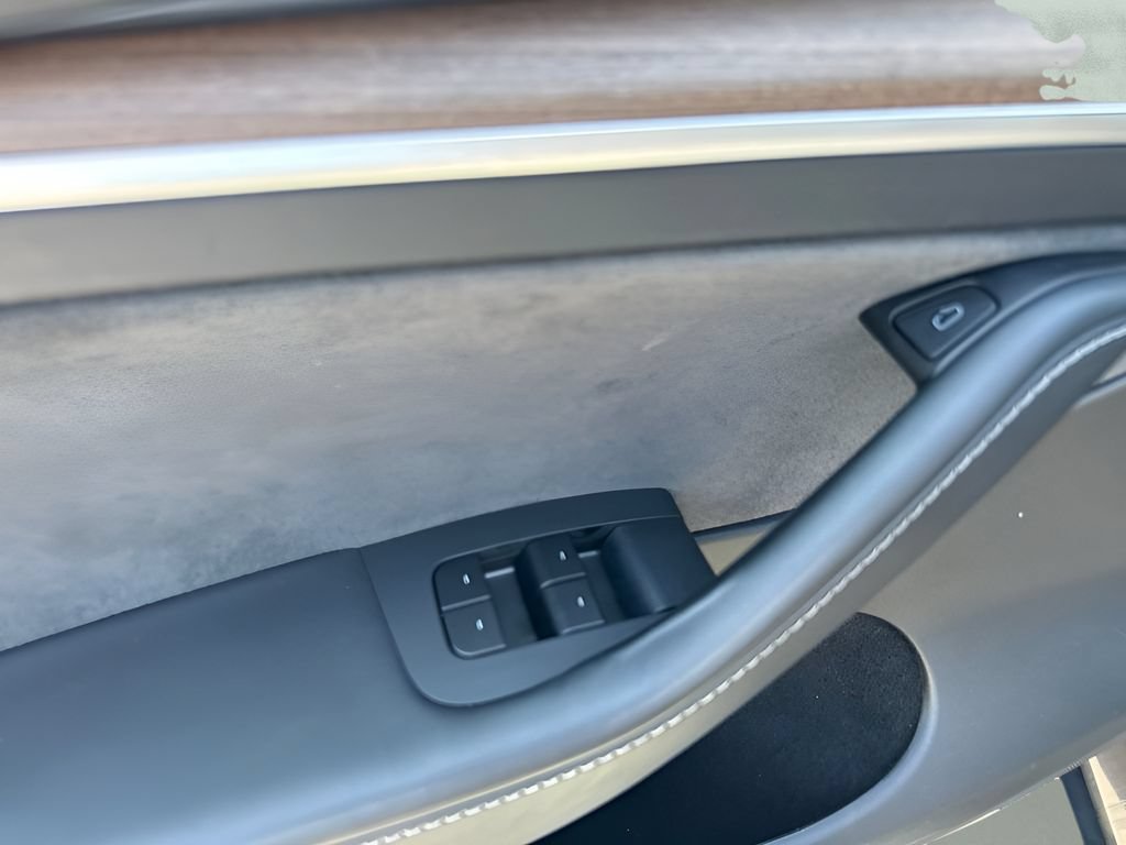 Used 2024 Tesla Model Y Long Range RWD image 19