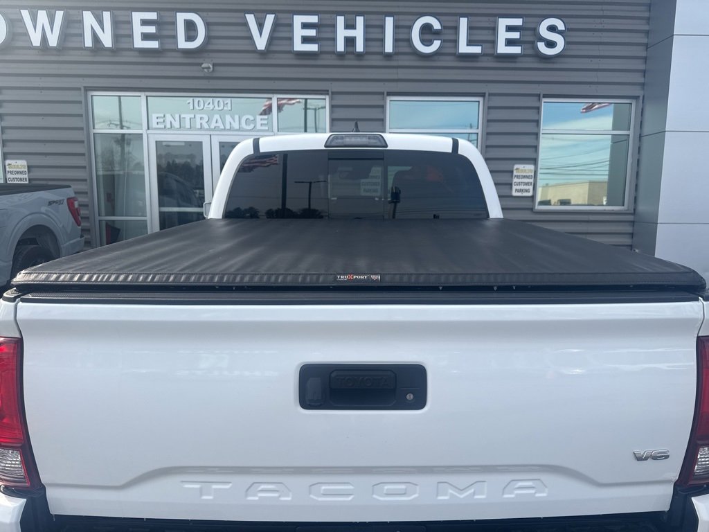 Used 2019 Toyota Tacoma TRD Sport image 6