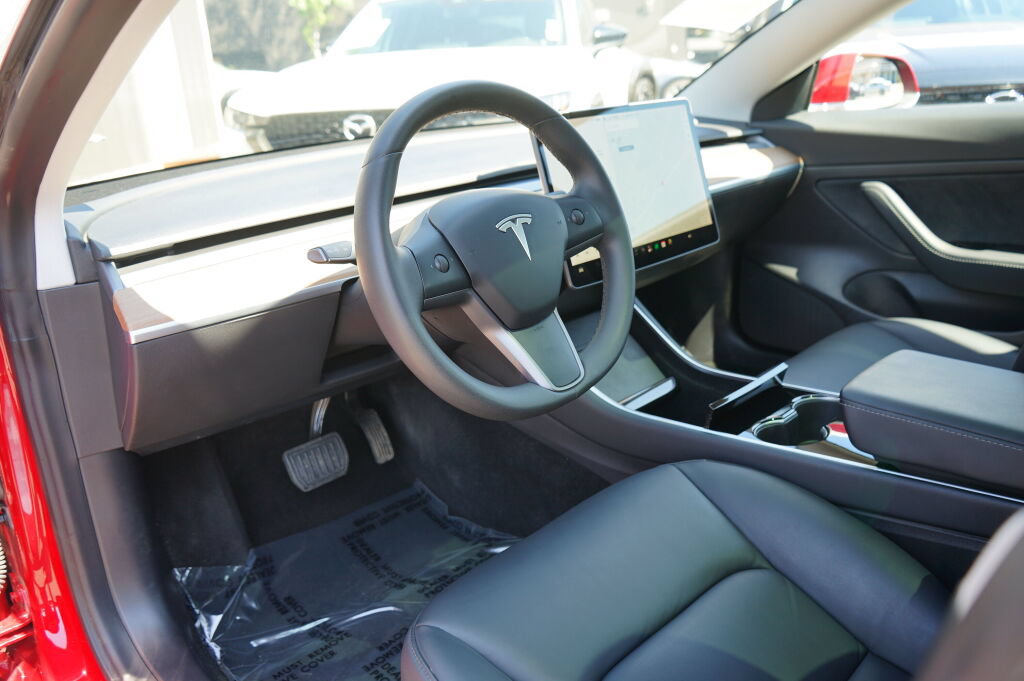 Used 2020 Tesla Model 3 Standard Range Plus RWD image 5
