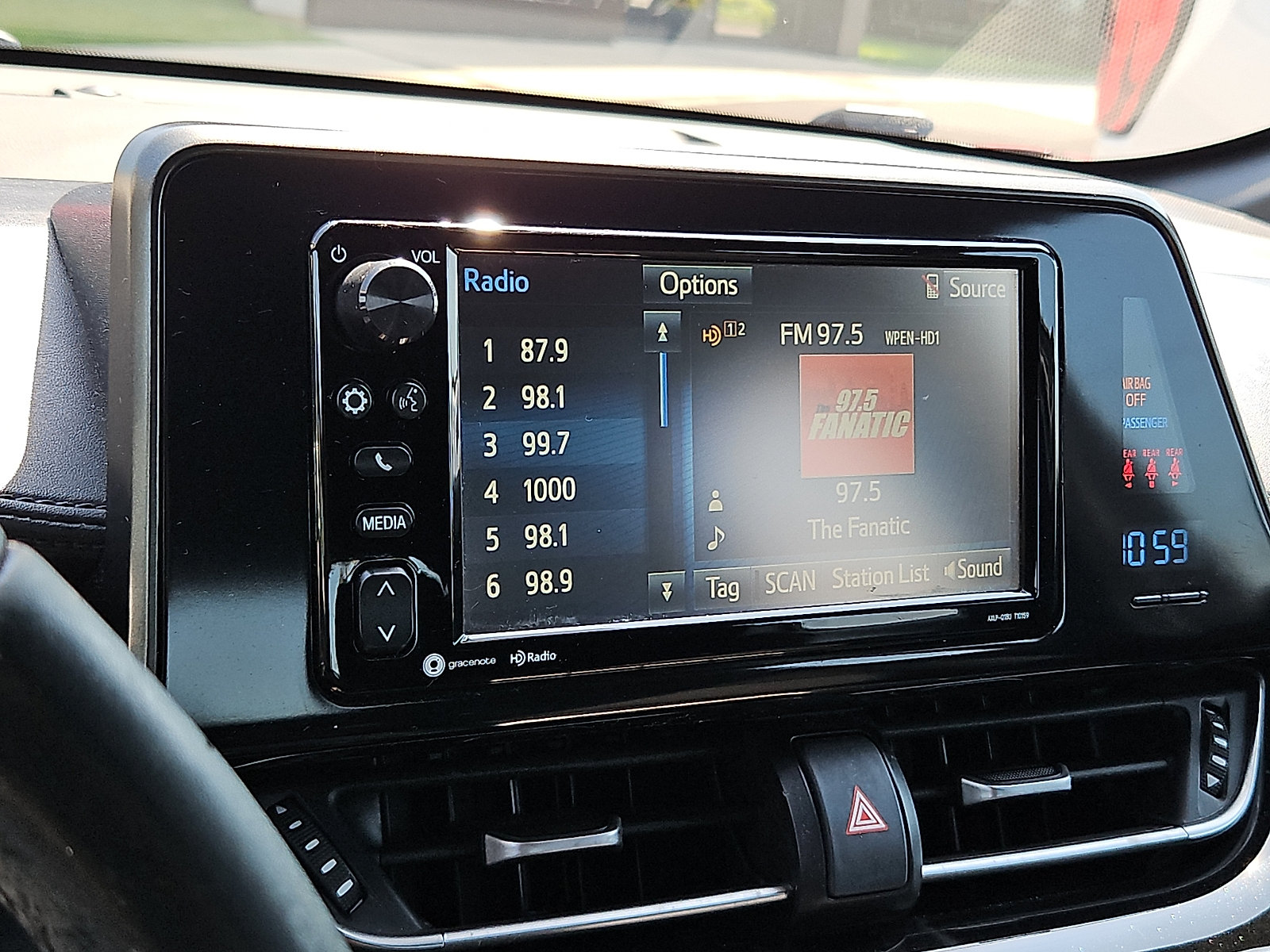 Used 2018 Toyota C-HR XLE FWD image 16