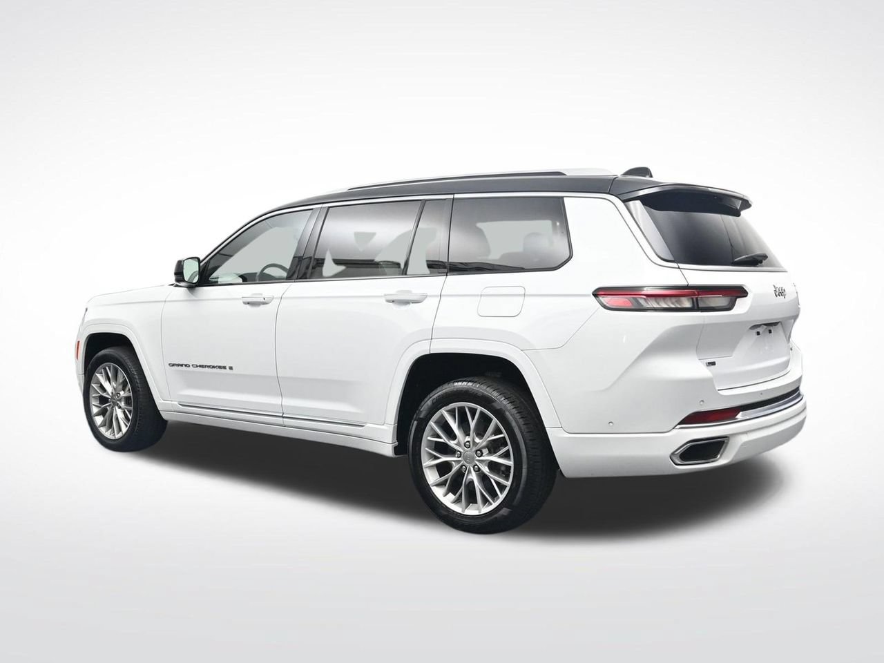 Used 2023 Jeep Grand Cherokee L Summit RWD image 6
