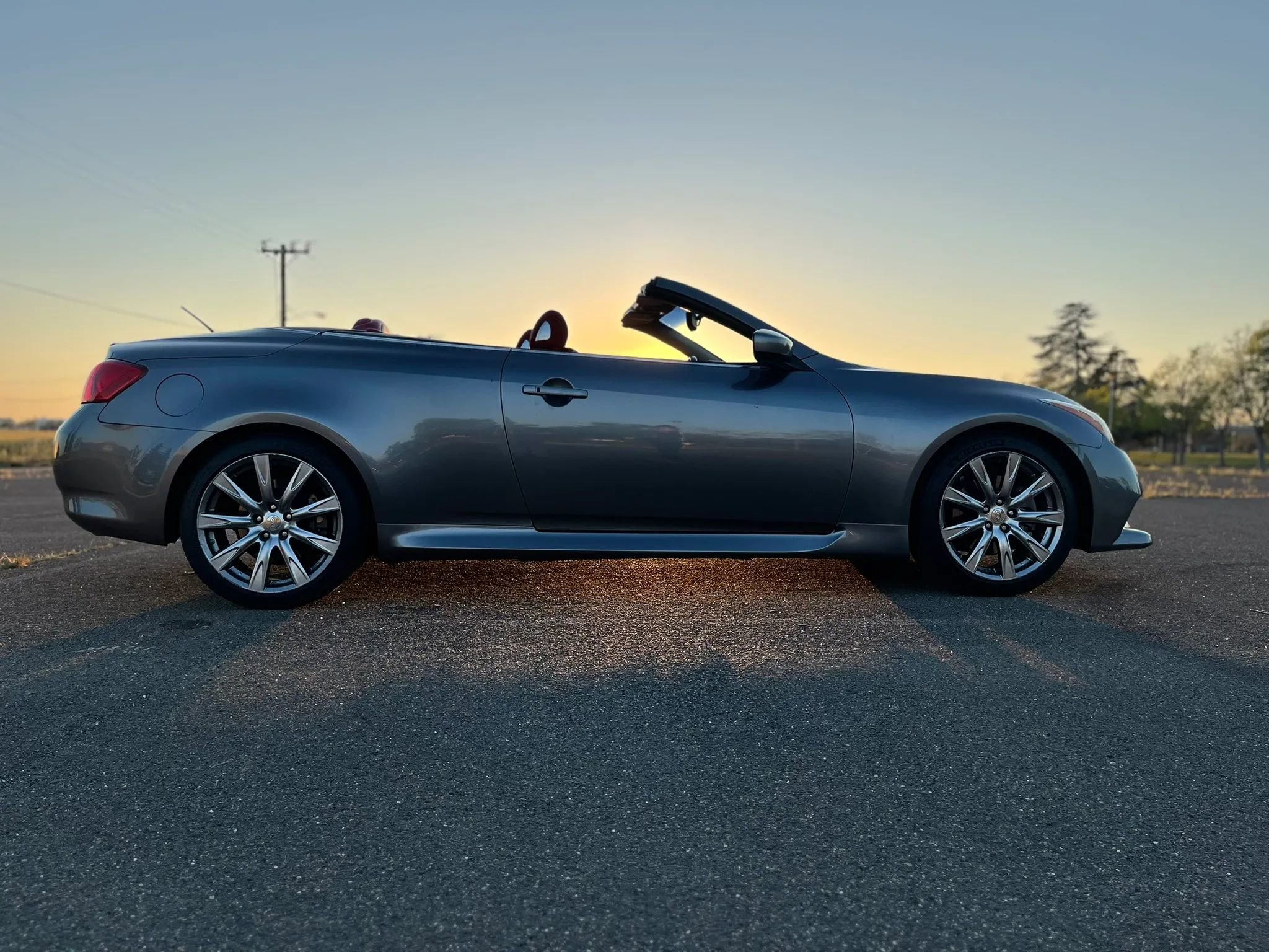 Used 2010 INFINITI G37 Anniversary Edition RWD image 4