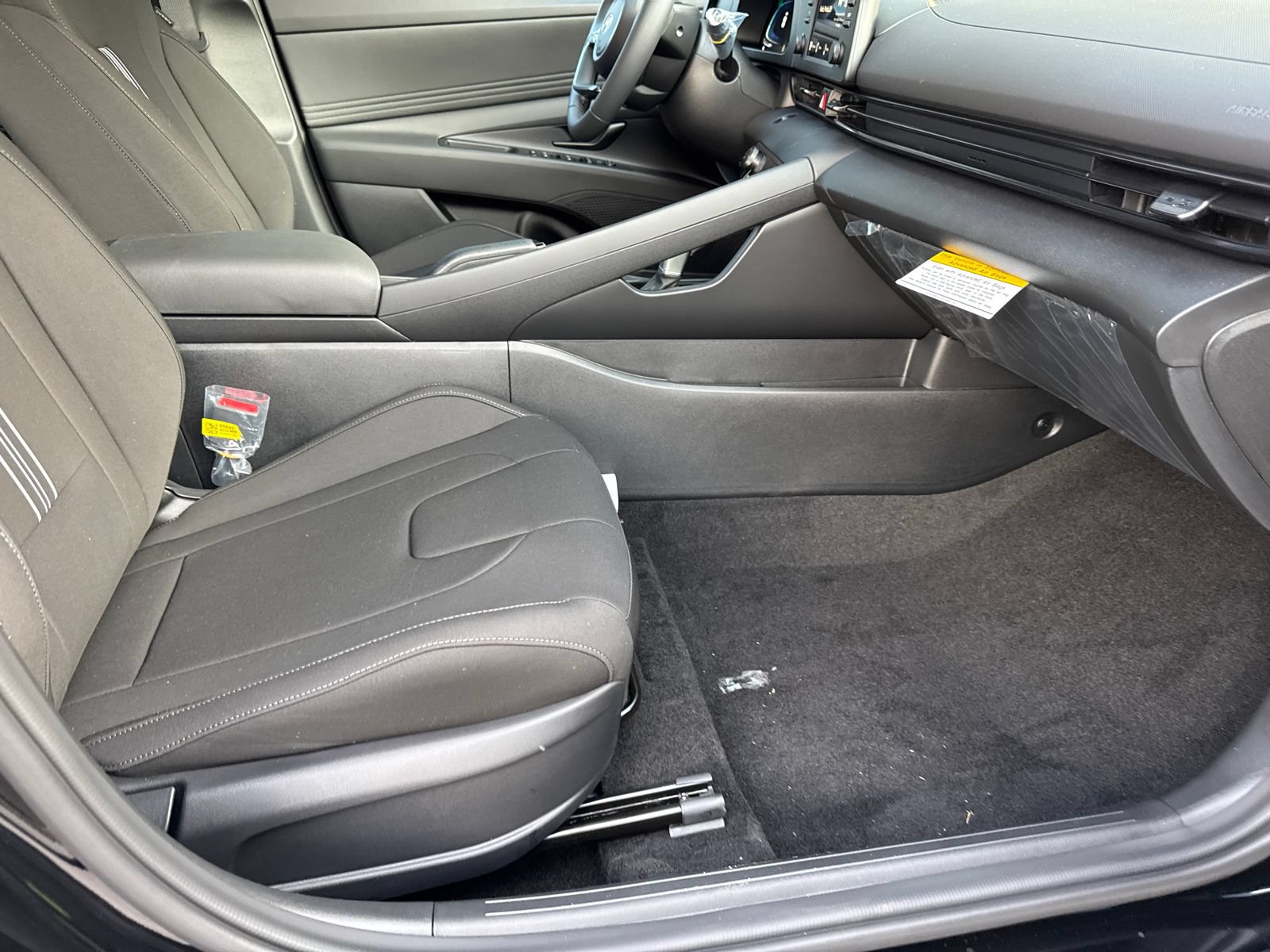 New 2026 Hyundai Elantra SEL Sport FWD image 14