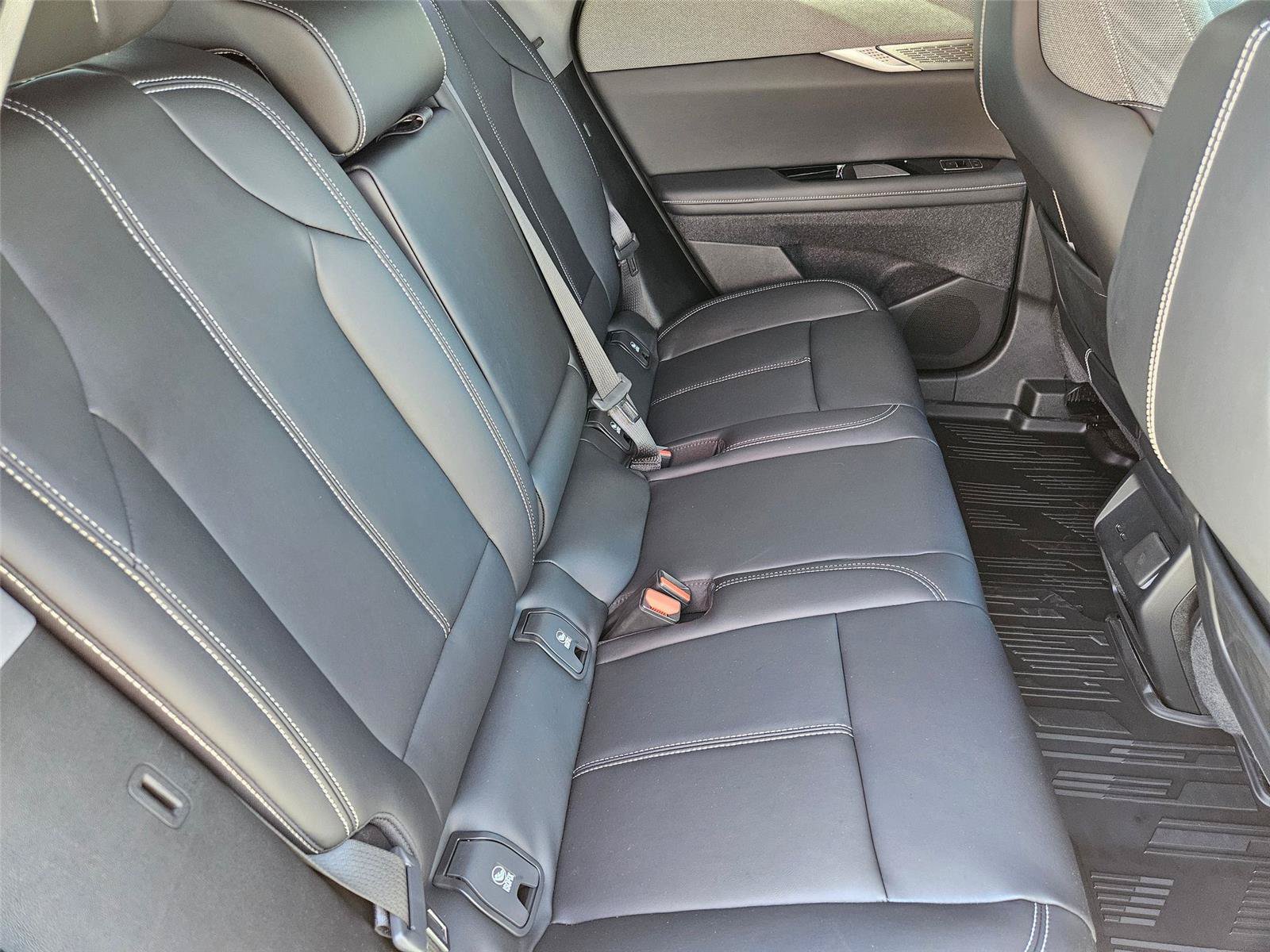 New 2026 Cadillac Optiq Sport 1 w/ LPO, Floor Liner Package AWD/4WD image 28