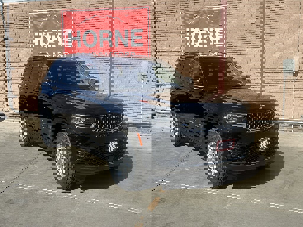 New 2025 Jeep Grand Cherokee Laredo w/ Luxury Tech Group I image 8