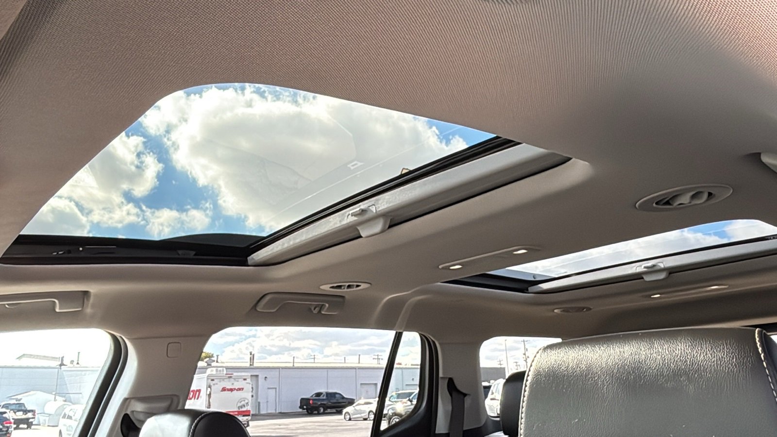 Used 2023 GMC Acadia SLT w/ Technology Package image 12