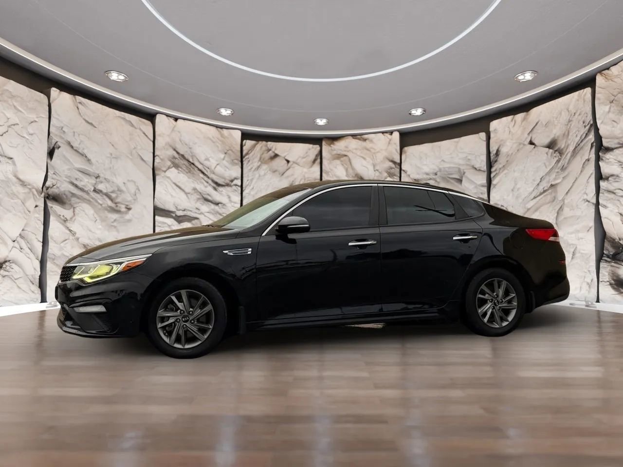 Used 2019 Kia Optima LX image 2