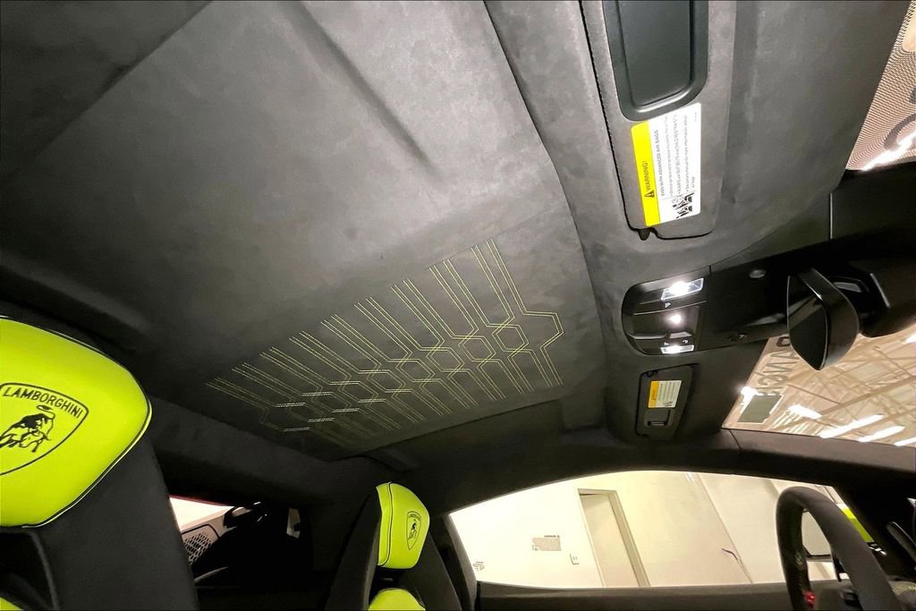 Used 2025 Lamborghini Revuelto image 20