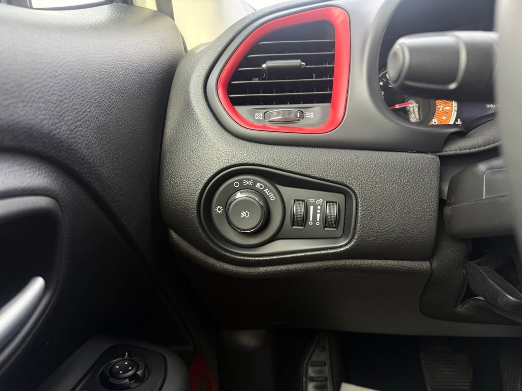 Used 2023 Jeep Renegade Trailhawk image 22