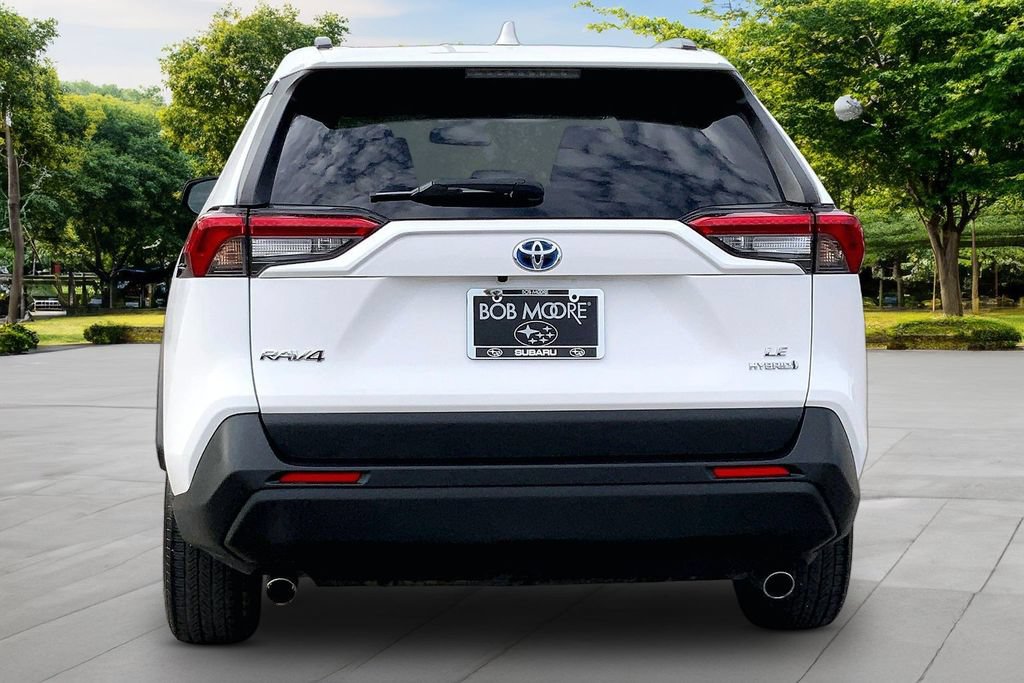 Used 2021 Toyota RAV4 LE AWD/4WD image 5