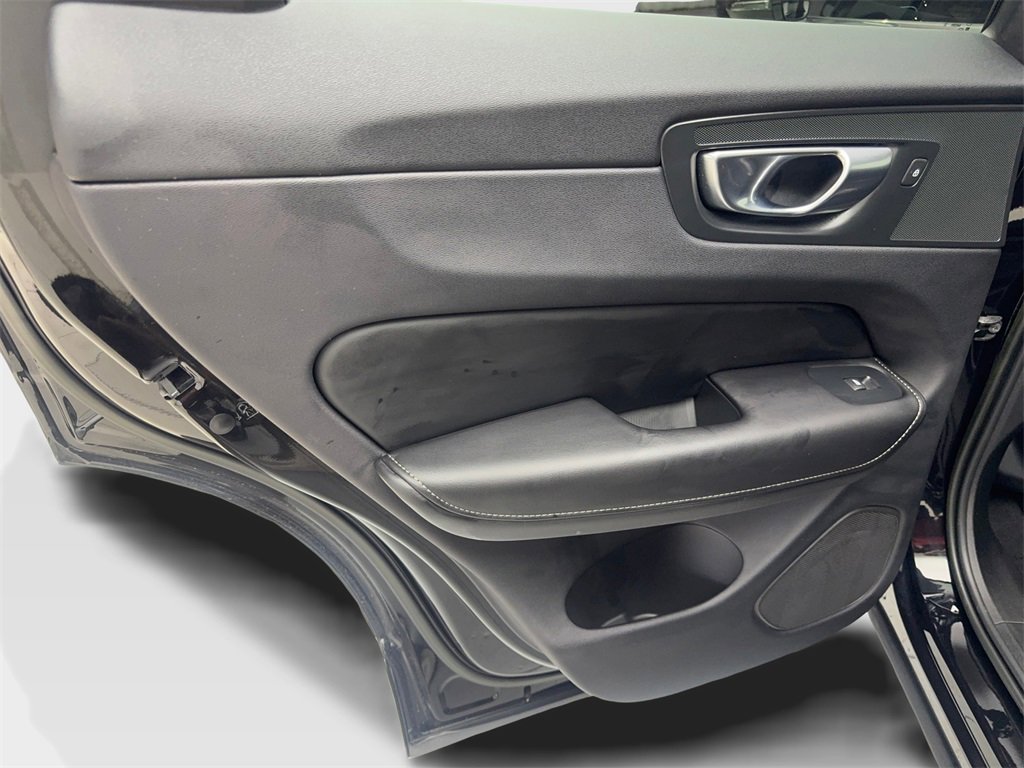 Used 2022 Volvo XC60 B5 Inscription w/ Protection Package Premier image 37