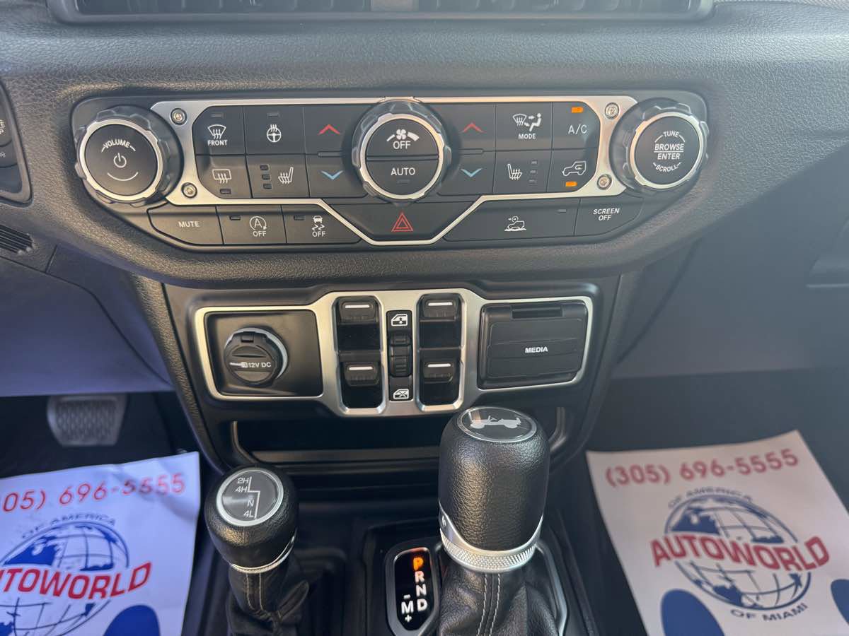 Used 2025 Jeep Wrangler Unlimited Sport image 21