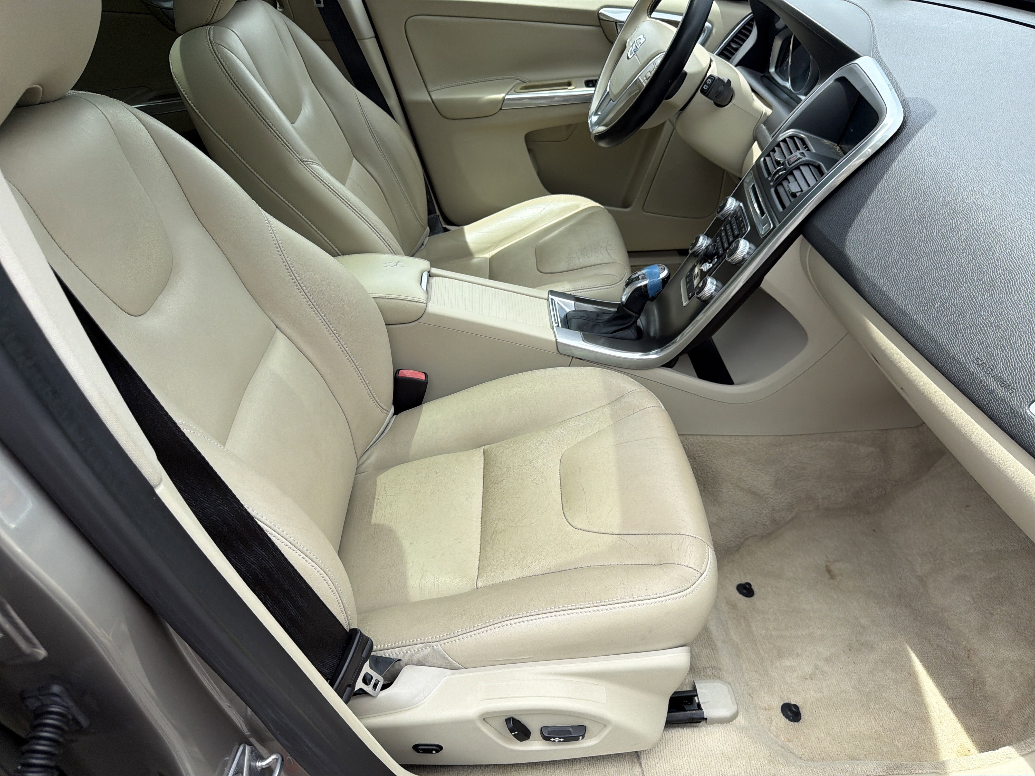 Used 2015 Volvo XC60 T5 Premier w/ Proximity Package FWD image 16