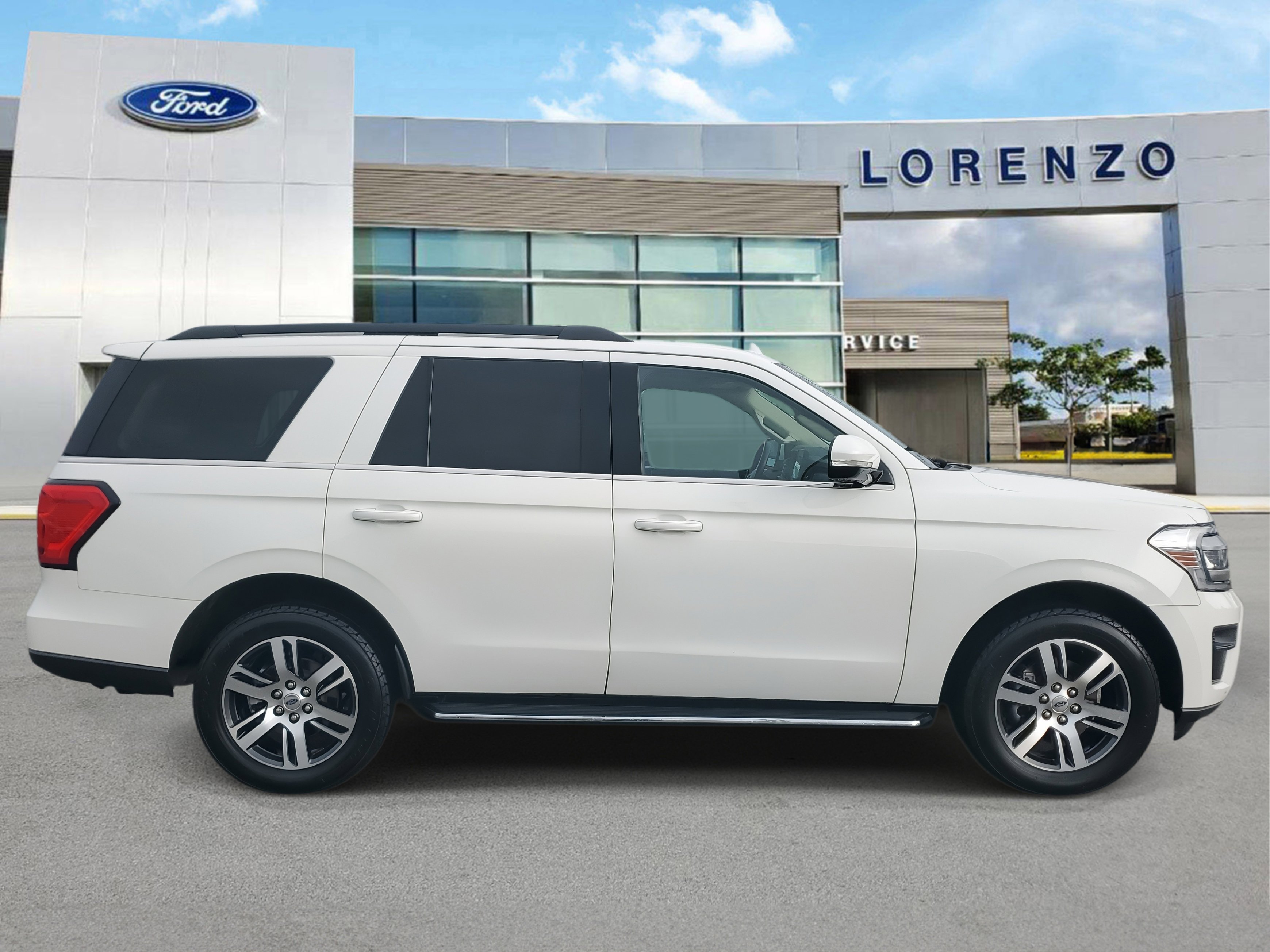 Used 2022 Ford Expedition XLT image 4