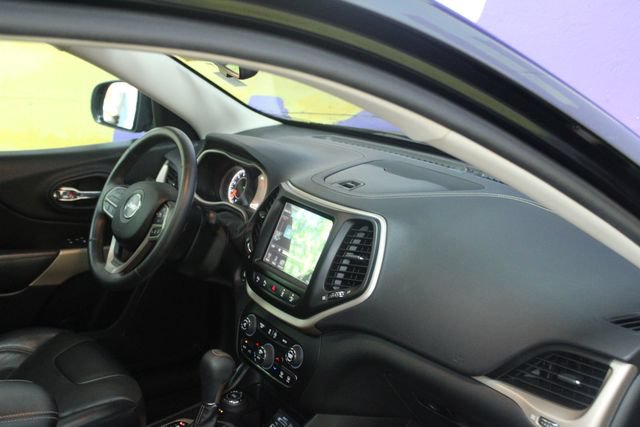 Used 2017 Jeep Cherokee Limited w/ Luxury Group AWD/4WD image 12