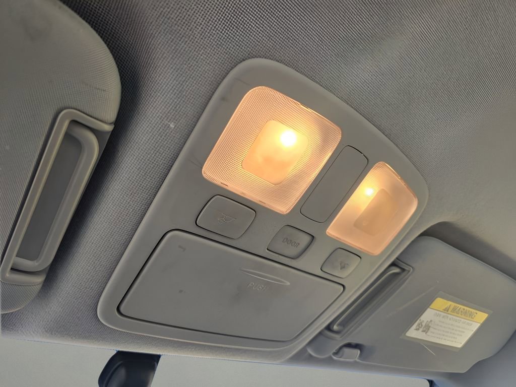 Used 2010 Hyundai Accent GLS image 23