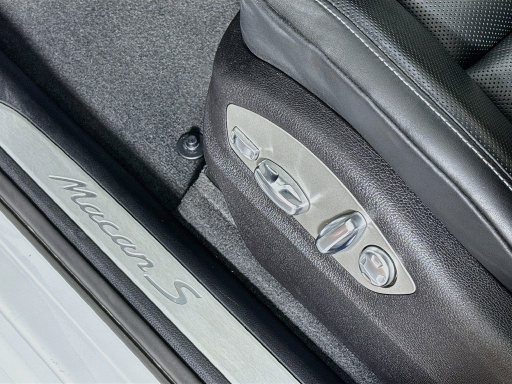 Certified 2026 Porsche Macan S AWD/4WD image 24