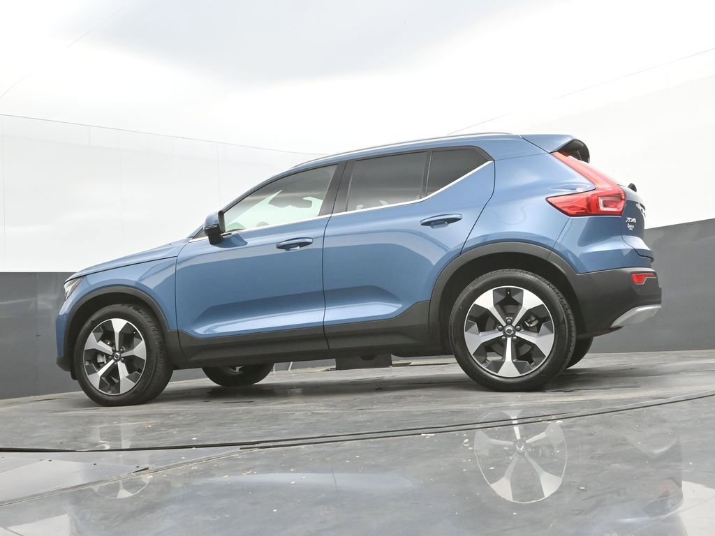 Certified 2024 Volvo XC40 B5 Plus image 32