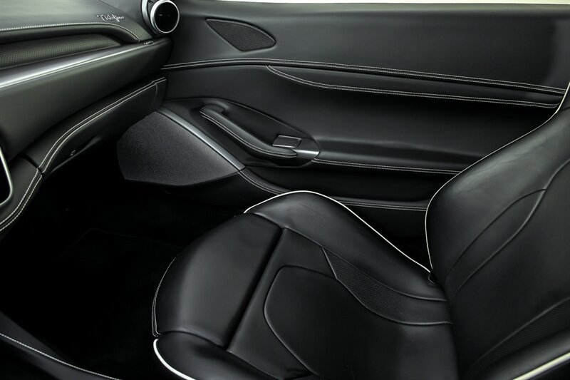 Used 2019 Ferrari Portofino RWD image 38