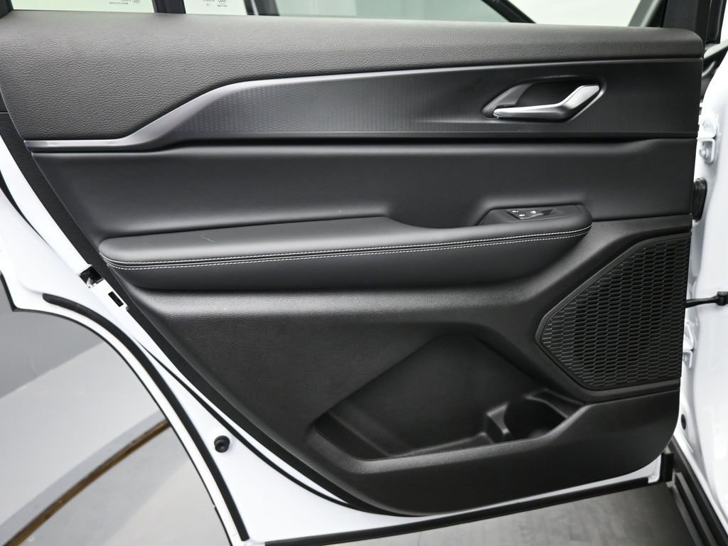 New 2025 Jeep Grand Cherokee L Laredo w/ Luxury Tech Group I image 14