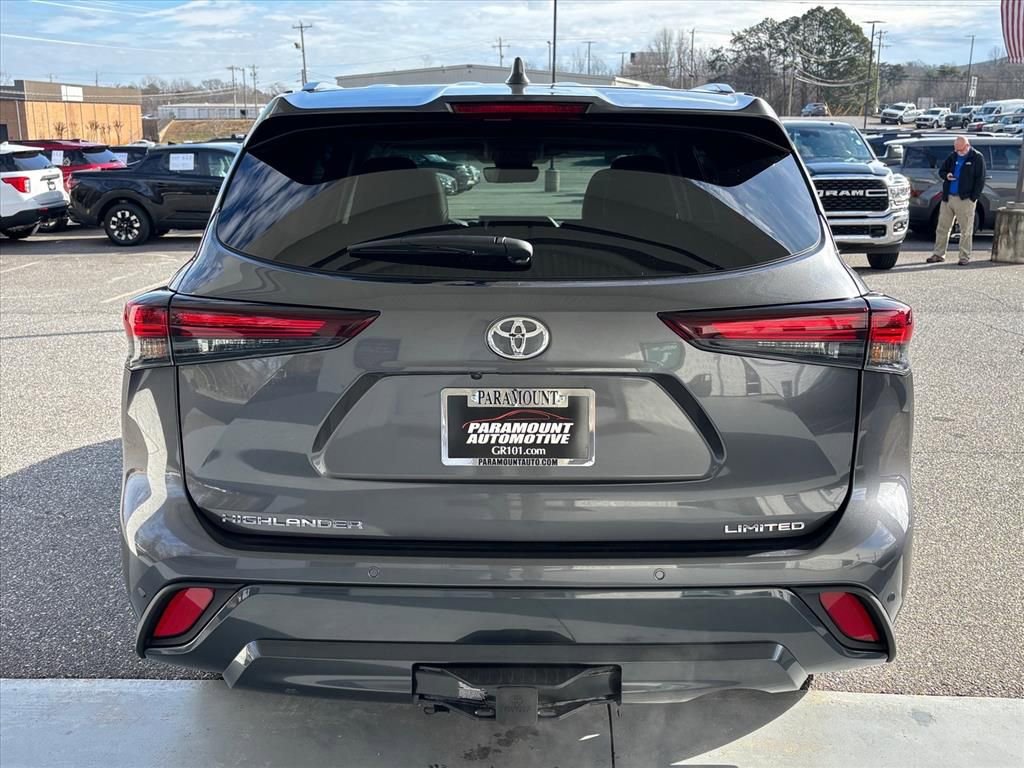 Used 2025 Toyota Highlander Limited image 25